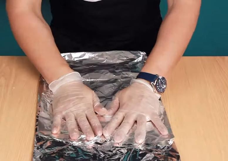 铝箔纸用哪一面接触食物 亮面还是雾面