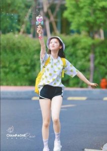 ​杨超越为什么那么漂亮(比明星好看的人多了去)