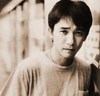 年轻时的梁朝伟，岂一个帅字，简直是美男子