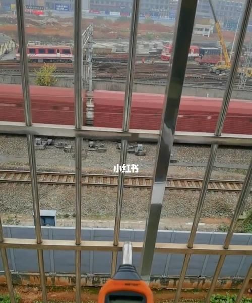 我家住在火车道旁边晚上过火车时噪音很大怎么才能使噪音小一点