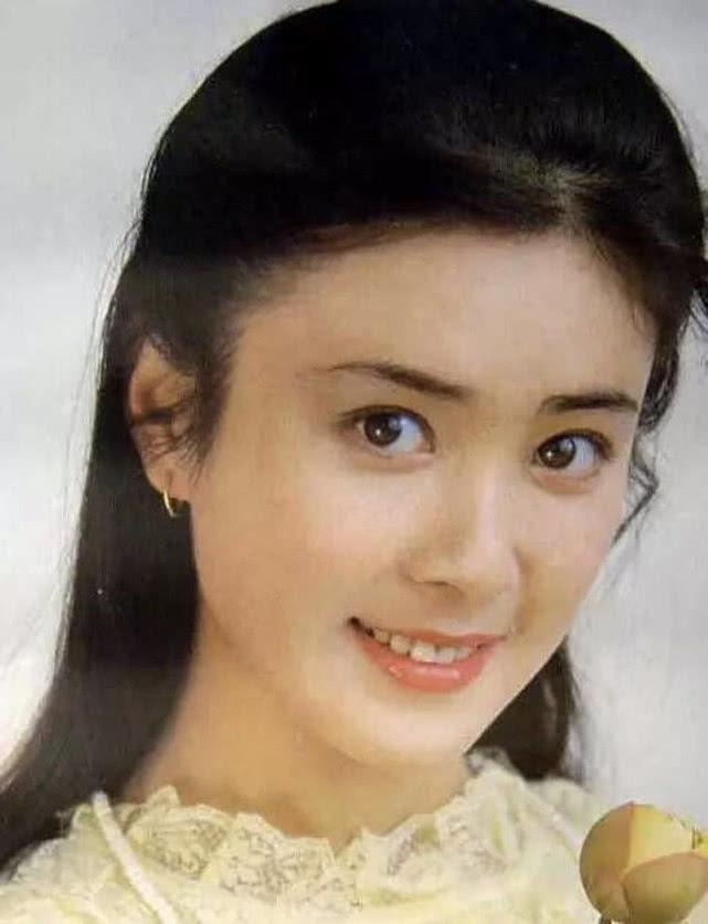 她们不是同名同姓，也不是姐妹，年龄相差21岁，却长得有9成像