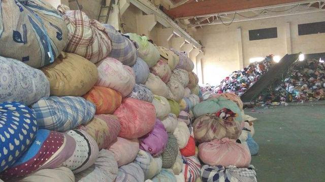 95后女孩回收旧衣服年入百万（一年扔掉半个大庆油田）(2)