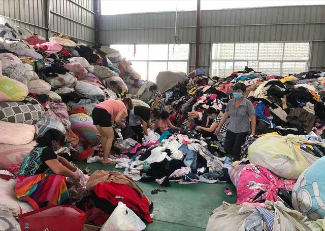 95后女孩回收旧衣服年入百万（一年扔掉半个大庆油田）(9)