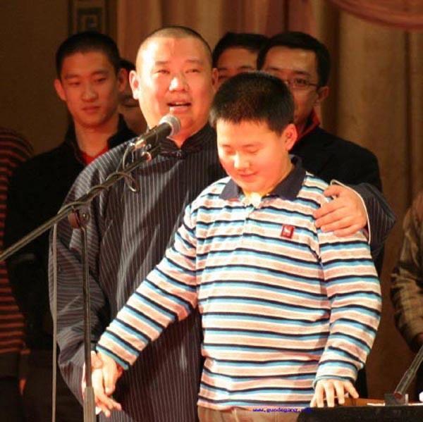 郭麒麟生母胡中惠现在怎么样了（郭麒麟探望生母胡中惠）(3)