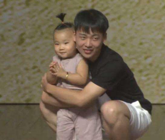 郭麒麟生母胡中惠现在怎么样了（郭麒麟探望生母胡中惠）(9)