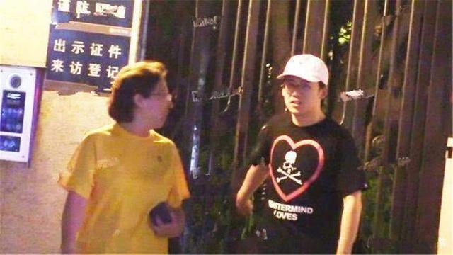 郭麒麟生母胡中惠现在怎么样了（郭麒麟探望生母胡中惠）(11)