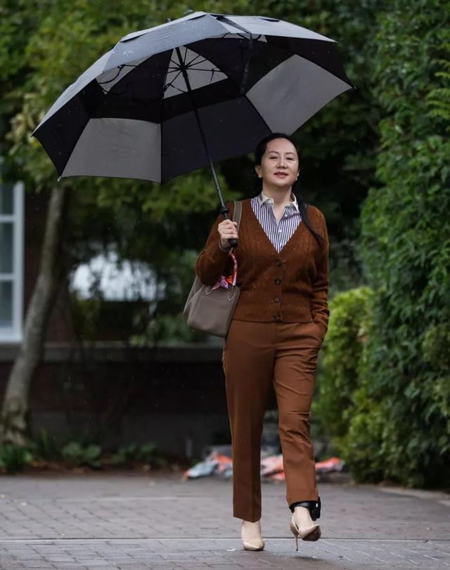 孟晚舟的两次婚姻现任丈夫小几岁（48岁孟晚舟婚史结婚2次）(13)