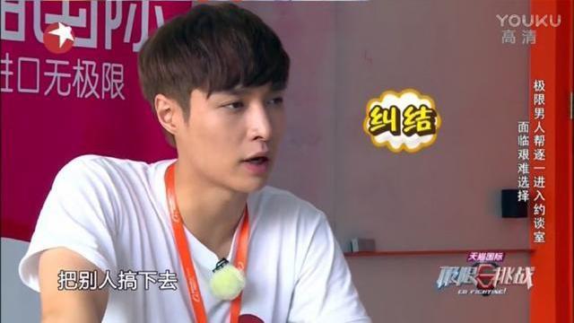 张艺兴被闭麦三次还遭大张伟粉丝还公开侮辱，张艺兴罕见发火离场