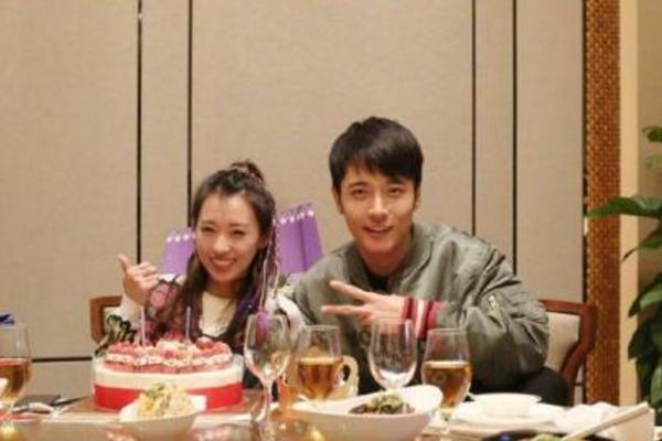 张丹峰和毕滢的关系到底如何？身体是最诚实的？看看这些就知道了