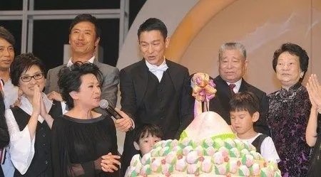 朱丽倩愿意被藏22年，苦尽甘来，为什么能一直陪着刘德华？