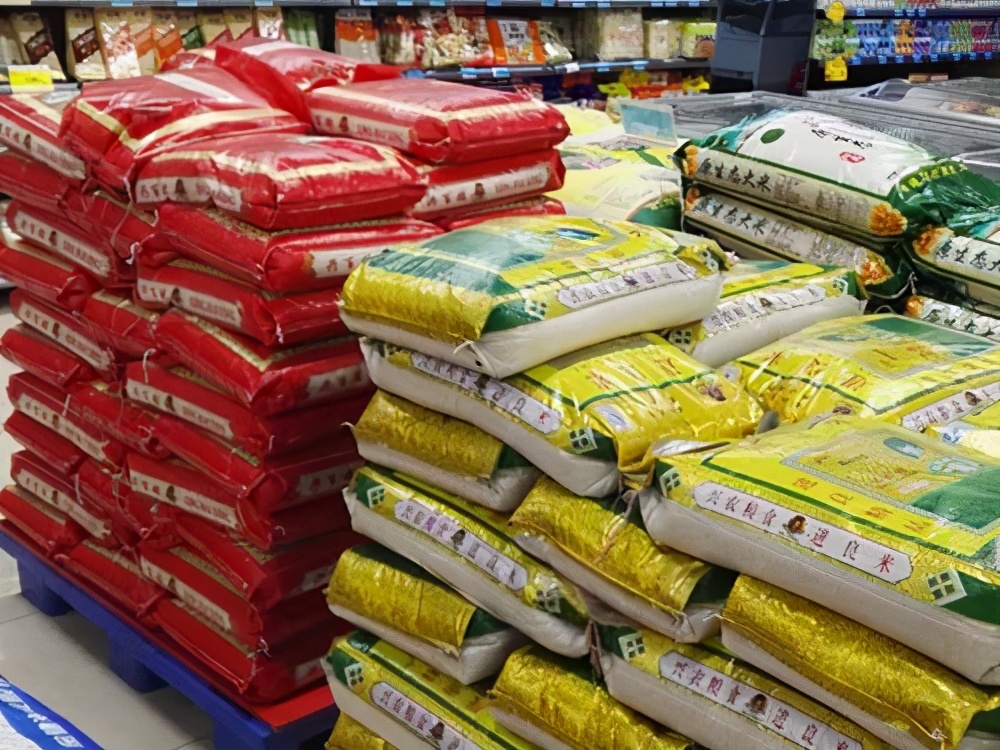 大米看包装怎么选（怎样从包装袋上看大米好坏）