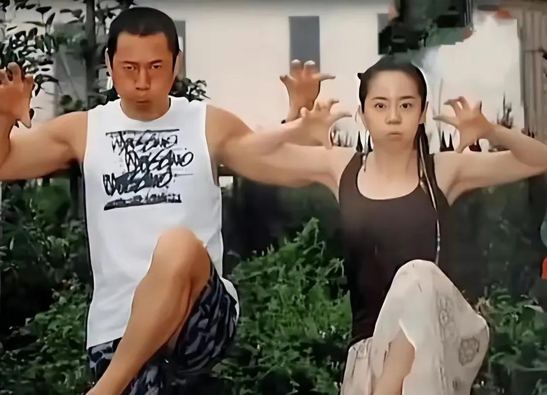 她二婚嫁给大12岁的张丰毅，无儿女却被丈夫宠成宝，她凭什么？