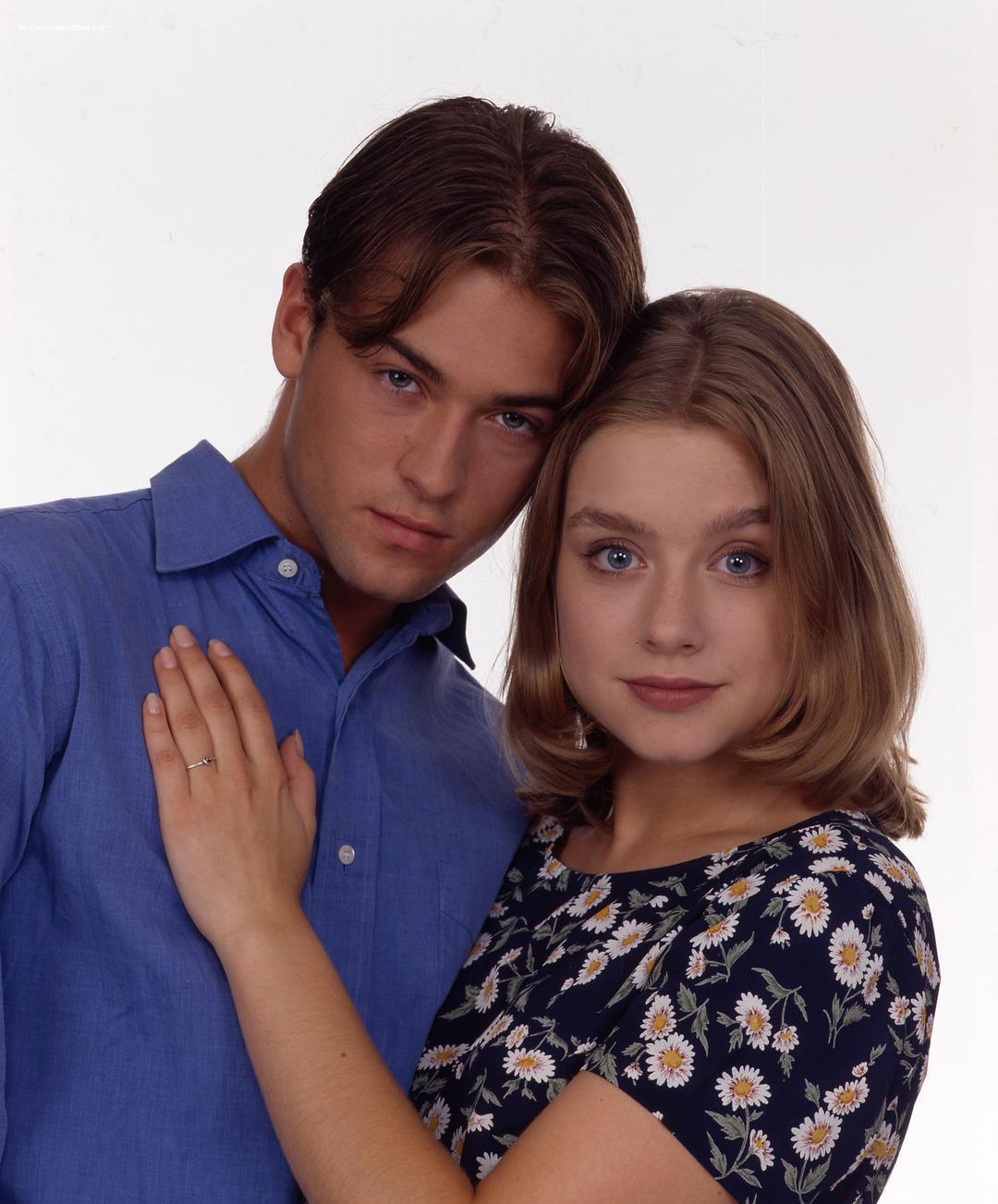 丹妮拉·丹拜-阿什个人资料写真作品