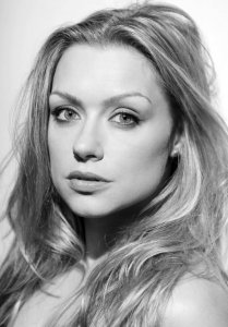 ​丹妮拉·丹拜-阿什个人资料写真作品