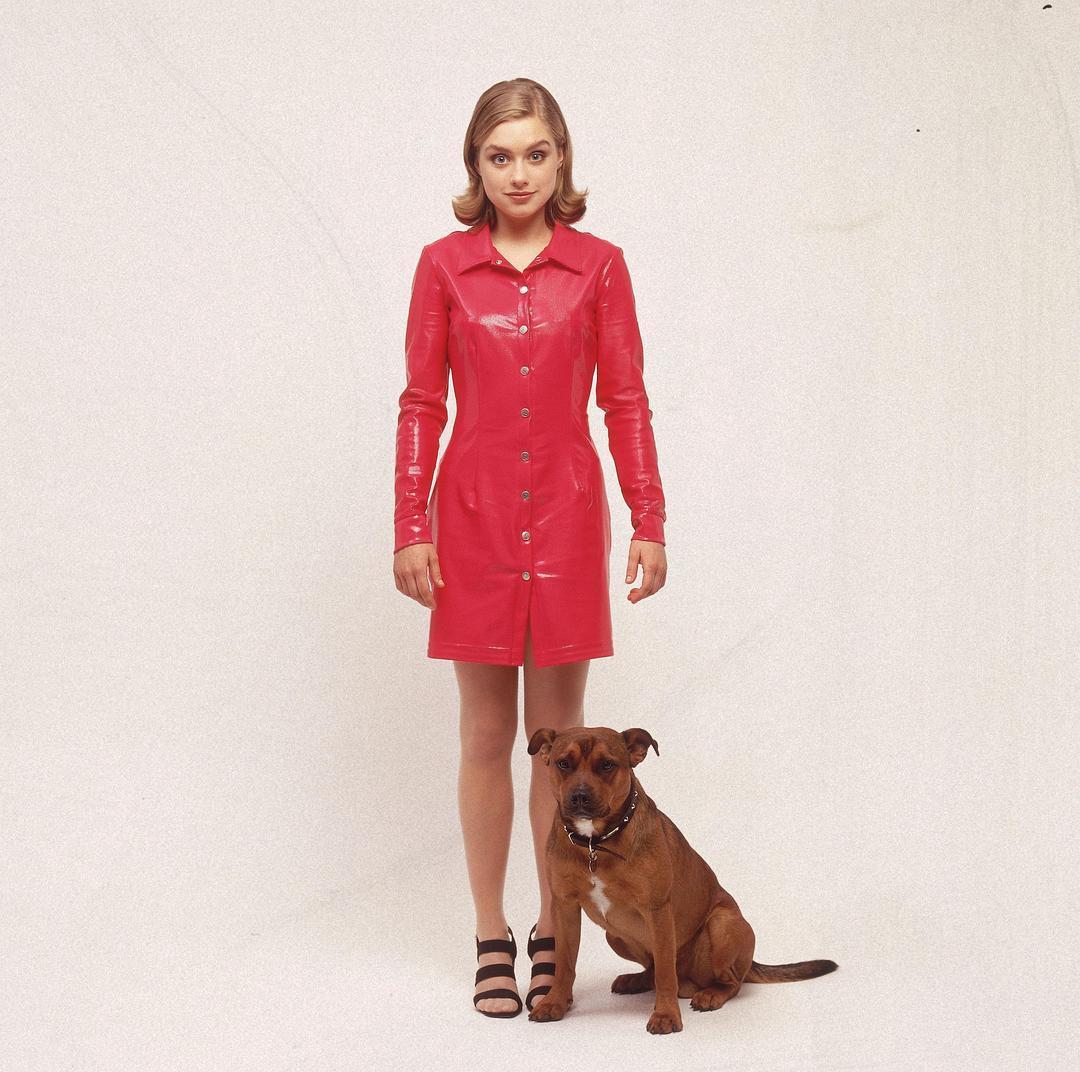 丹妮拉·丹拜-阿什个人资料写真作品