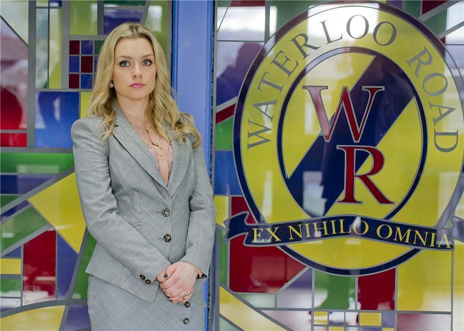 丹妮拉·丹拜-阿什个人资料写真作品