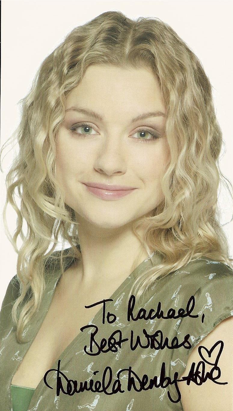 丹妮拉·丹拜-阿什个人资料写真作品