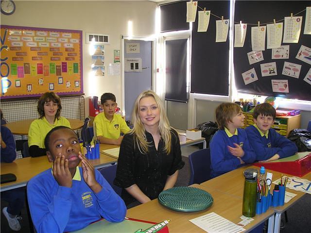 丹妮拉·丹拜-阿什个人资料写真作品