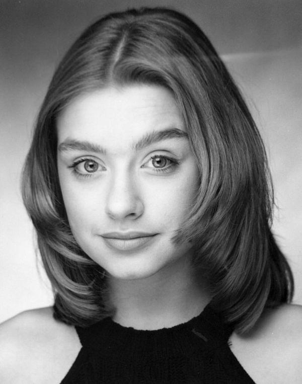 丹妮拉·丹拜-阿什个人资料写真作品