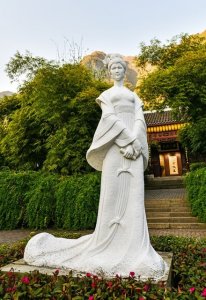 ​王昭君：美丽与使命的交织