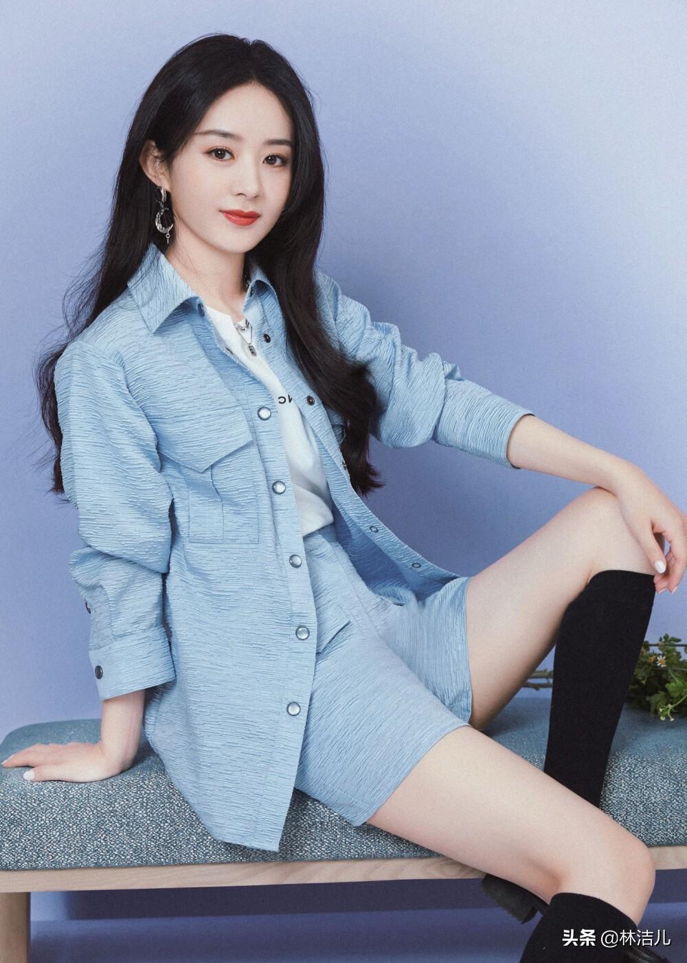 圆脸也挡不住赵丽颖的时髦感，短发俏皮可爱，长卷发更是明艳动人