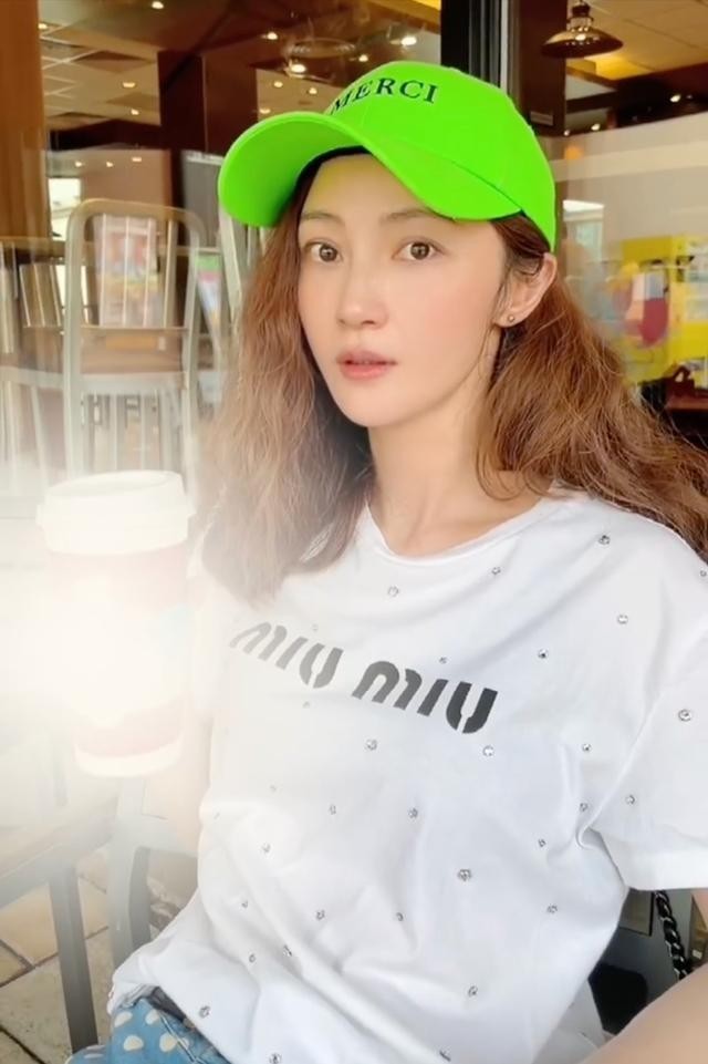 姚笛败光仅存的一点好感（40岁姚笛戴绿帽子比心）