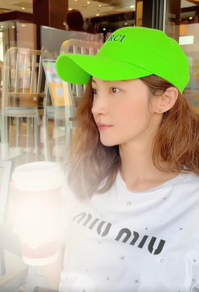 姚笛败光仅存的一点好感（40岁姚笛戴绿帽子比心）