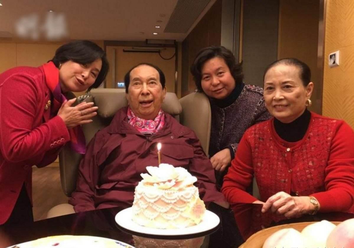 赌王续命法事是真的吗为何要续命 网曝赌王98岁不愿离世是真的吗