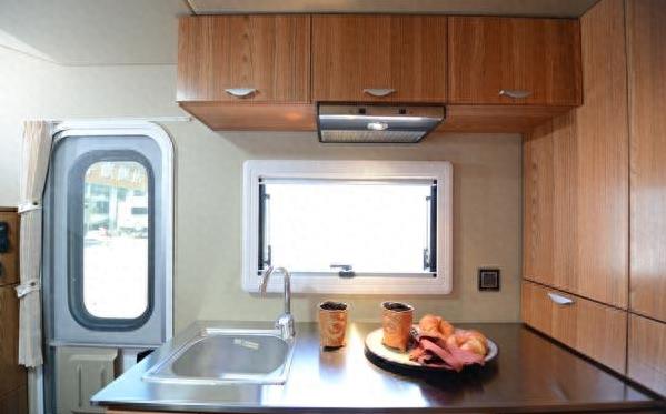 实拍自行式C型房车，一汽佳宝T80房车，仅售15.98万