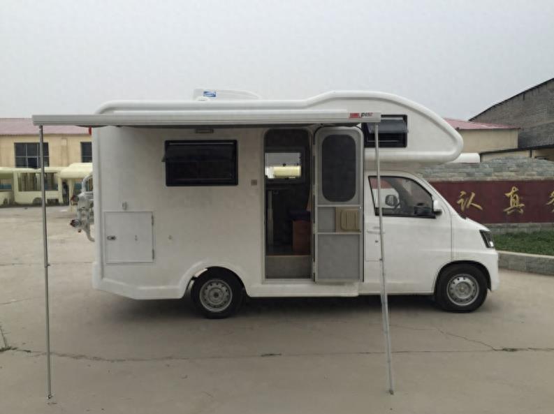 实拍自行式C型房车，一汽佳宝T80房车，仅售15.98万