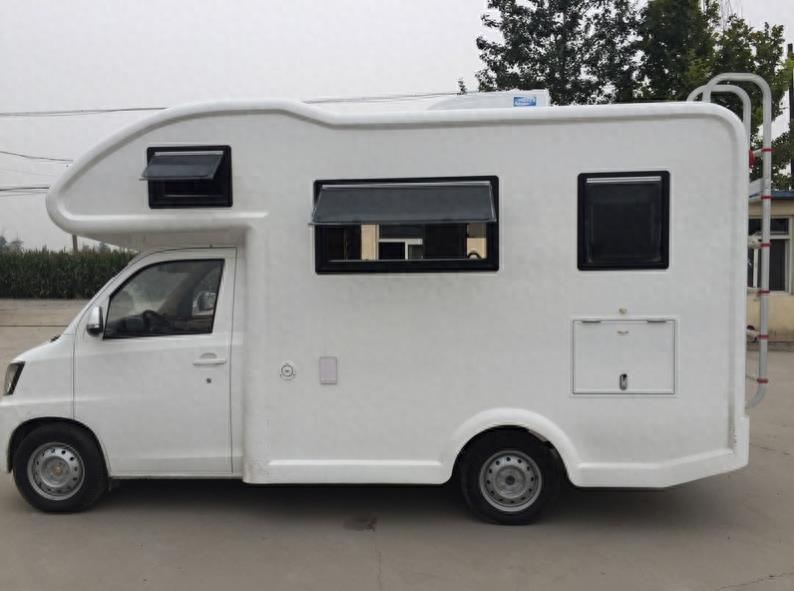 实拍自行式C型房车，一汽佳宝T80房车，仅售15.98万