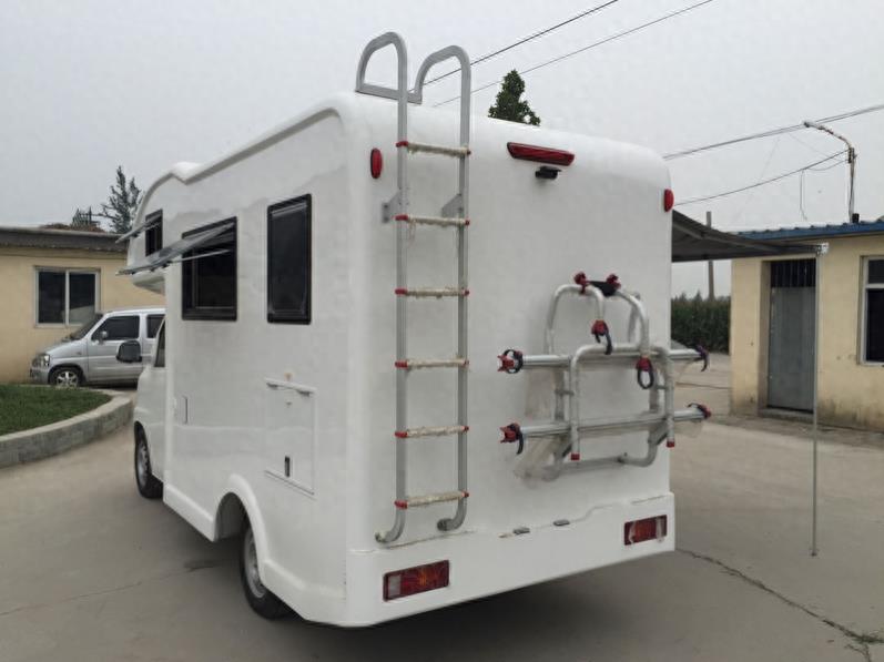 实拍自行式C型房车，一汽佳宝T80房车，仅售15.98万