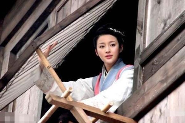 甘婷婷内衣照未经处理照艺术照 照片被疯狂转发