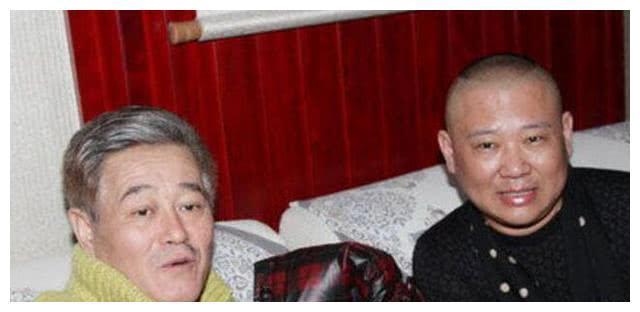 当年人气不输赵本山，火遍北京被热捧，酒驾车祸身亡令人惋惜