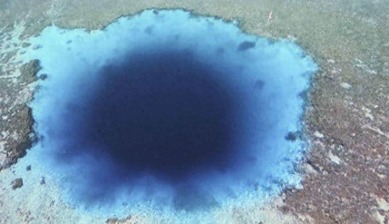 地球最深的海洋蓝洞就在南海，传说是孙悟空拔去金箍棒后留下的