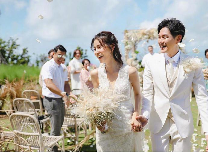 萧正楠黄翠如正式完婚，黄翠如的样子像极了“幸福的小女人”