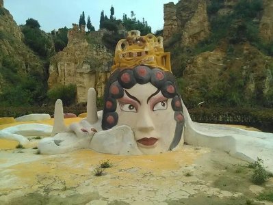 ​世界上最大的彩色沙雕主题公园——曲靖陆良彩色沙林