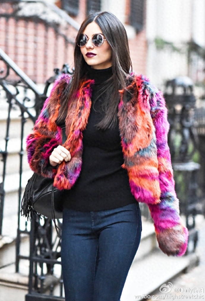 大美妞Victoria Justice纽约出街，招牌笑容好美