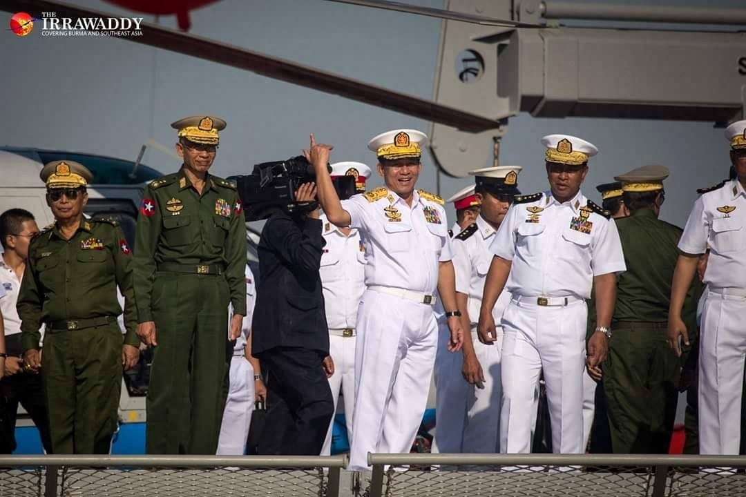 缅甸海军河上举行盛大阅舰式，万吨巨舰公开亮相，导弹火炮中国造