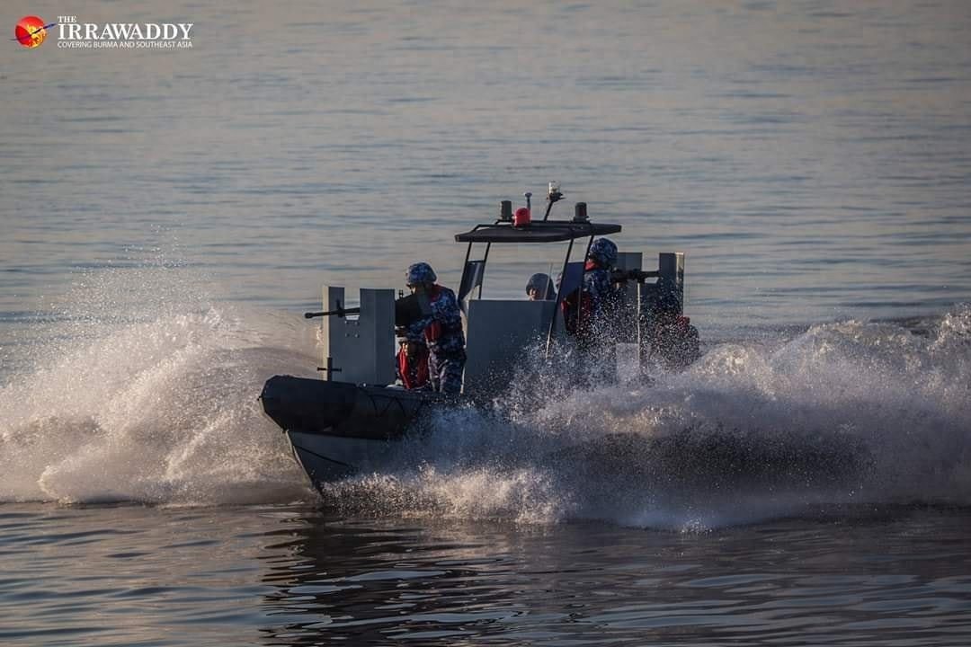 缅甸海军河上举行盛大阅舰式，万吨巨舰公开亮相，导弹火炮中国造