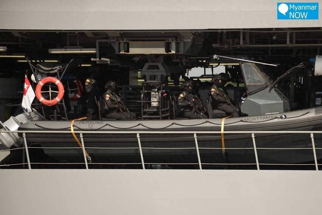 缅甸海军河上举行盛大阅舰式，万吨巨舰公开亮相，导弹火炮中国造