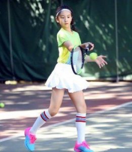 ​田亮女儿11岁身高已达1米7，亭亭玉立引网友赞叹