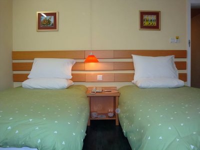 ​新一线城市青岛，住一间宾馆要多少钱，这个价格你想不到！