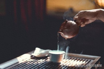 ​喝茶的文案高级感，喝茶悠闲惬意的句子，喝茶心情唯美短句