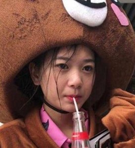 ​23岁坐拥78亿资产，小学都没毕业的张曼如，靠什么赚这么多钱？