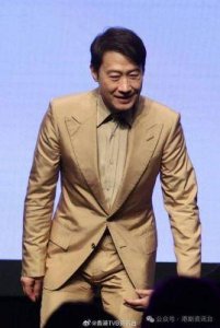 ​54岁黎明近照曝光，展现贵族公子气质，堪称最红时期无人能及的巨星