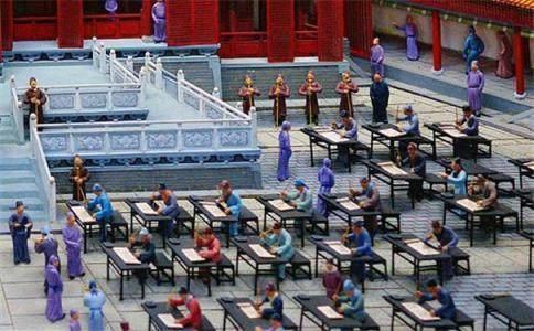 读狗肉将军张宗昌的这首诗, 能惊得李白掩面, 气得鬼神吐血