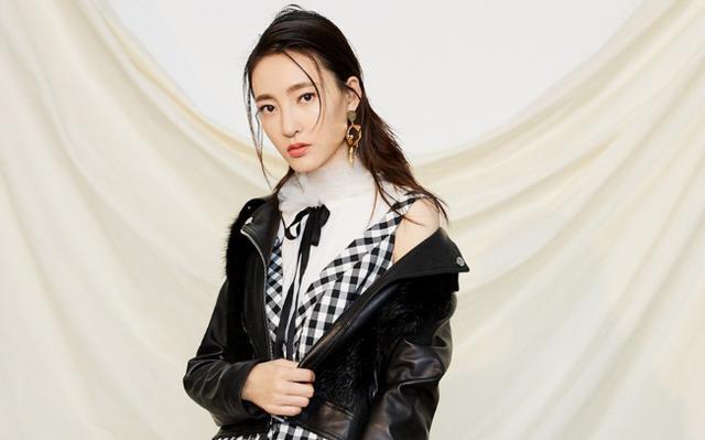 林更新深夜会女友，两人同框狂撒狗粮，网友：王丽坤果然是正宫