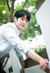 ​韩国演员丁海寅被爆丑闻，聊天记录曝光