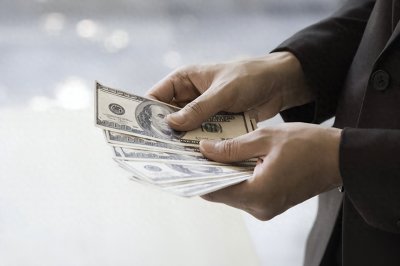 ​在河南省开封市，哪些工作可以达到月薪八千？